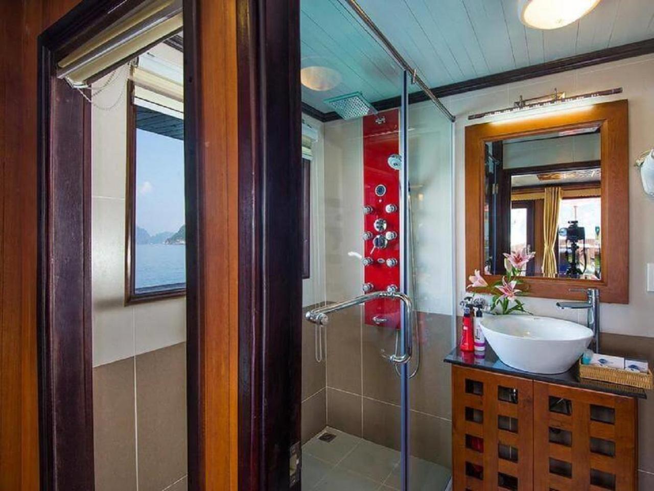 Royal Palace Cruise Ha Long Exterior photo
